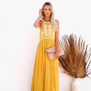 VICI NWT En Creme Dress